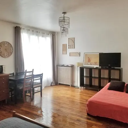 Апартаменты Cozy Near Bastille Париж